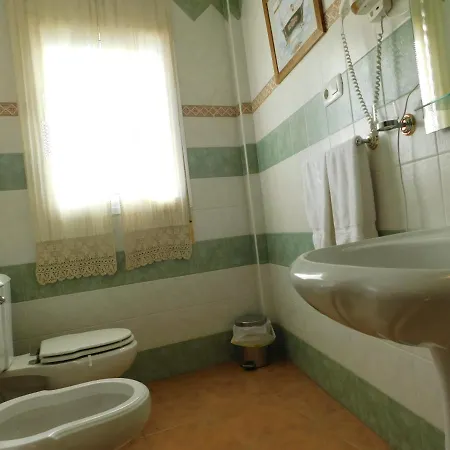 Hostal Macías, El Rey del Sol Pensión