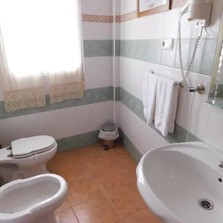 Hostal Macías, El Rey del Sol * Álora